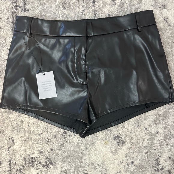 superdown Black Faux Leather Shorts - Picture 2 of 4